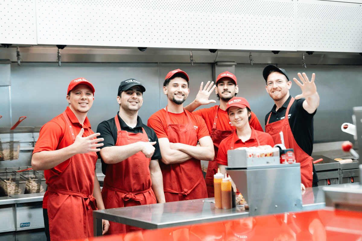 Opportunités d'emploi chez Five Guys : Rejoignez l'univers de la restauration rapide !
